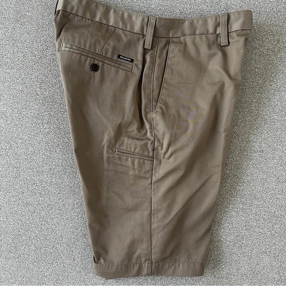Billabong Carter Shorts, Men size 32 Tan Flat Front Casual Skater Surfer Style - Picture 7 of 8
